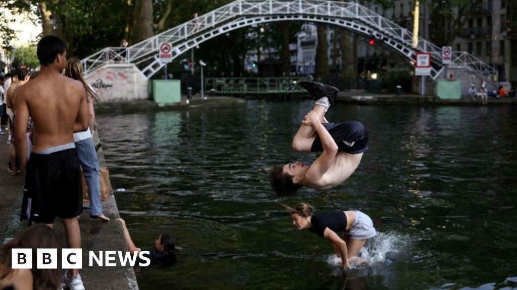 Parisians cool off in canal amid 'red alert' heatwave