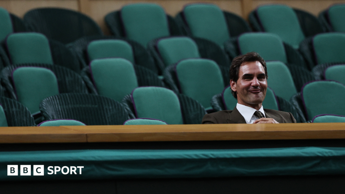 How are famous faces invited into Wimbledon's royal box?