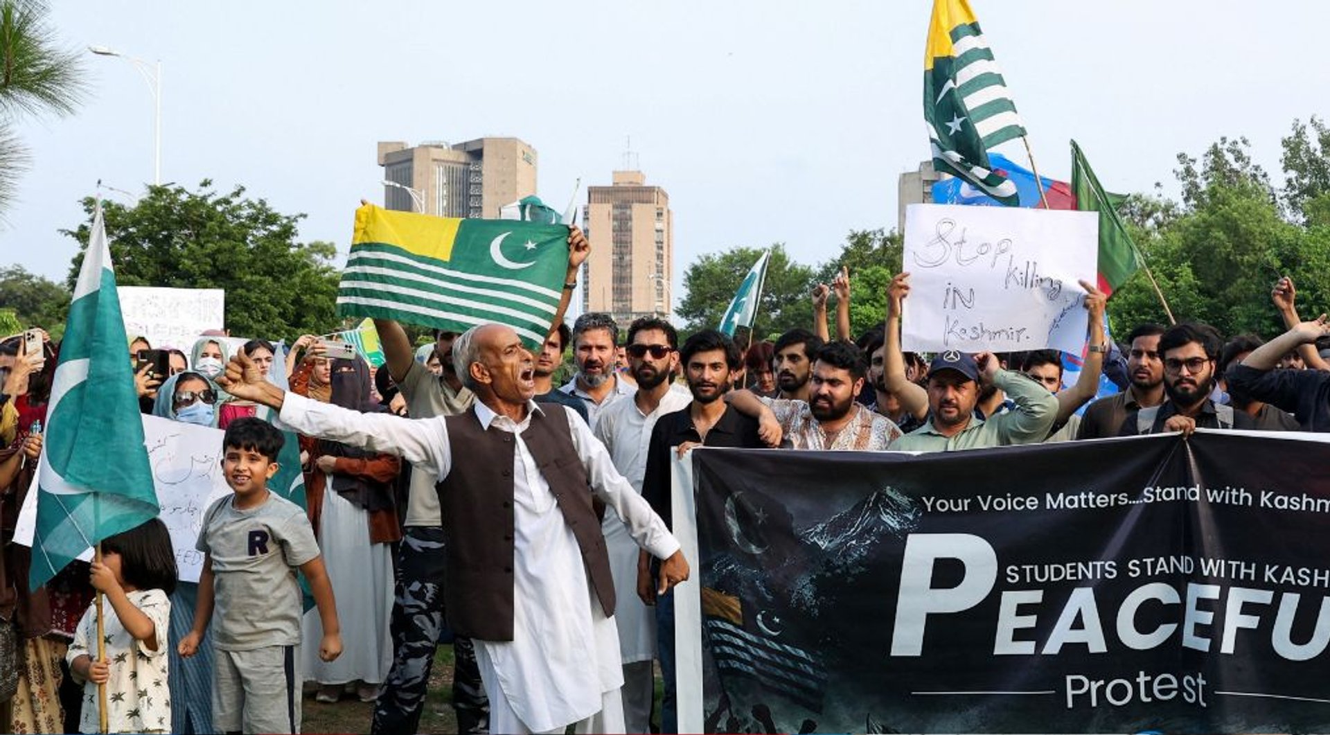 How is Islamabad handling crisis in Pakistan-administered Kashmir?