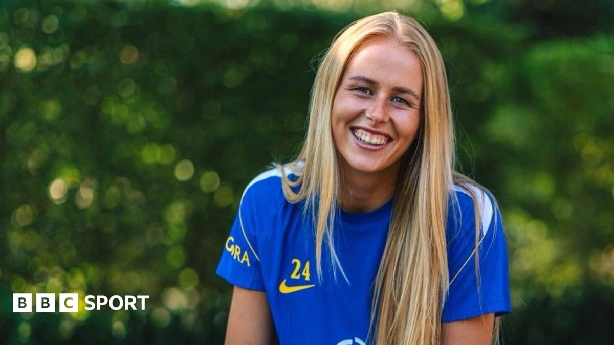 England keeper Hampton extends deal at Chelsea