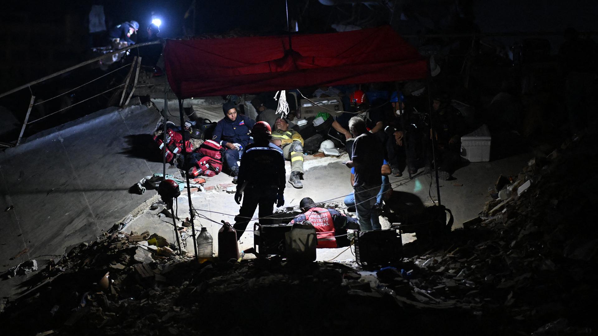 Volunteers vow to keep searching for Venezuela earthquake survivors