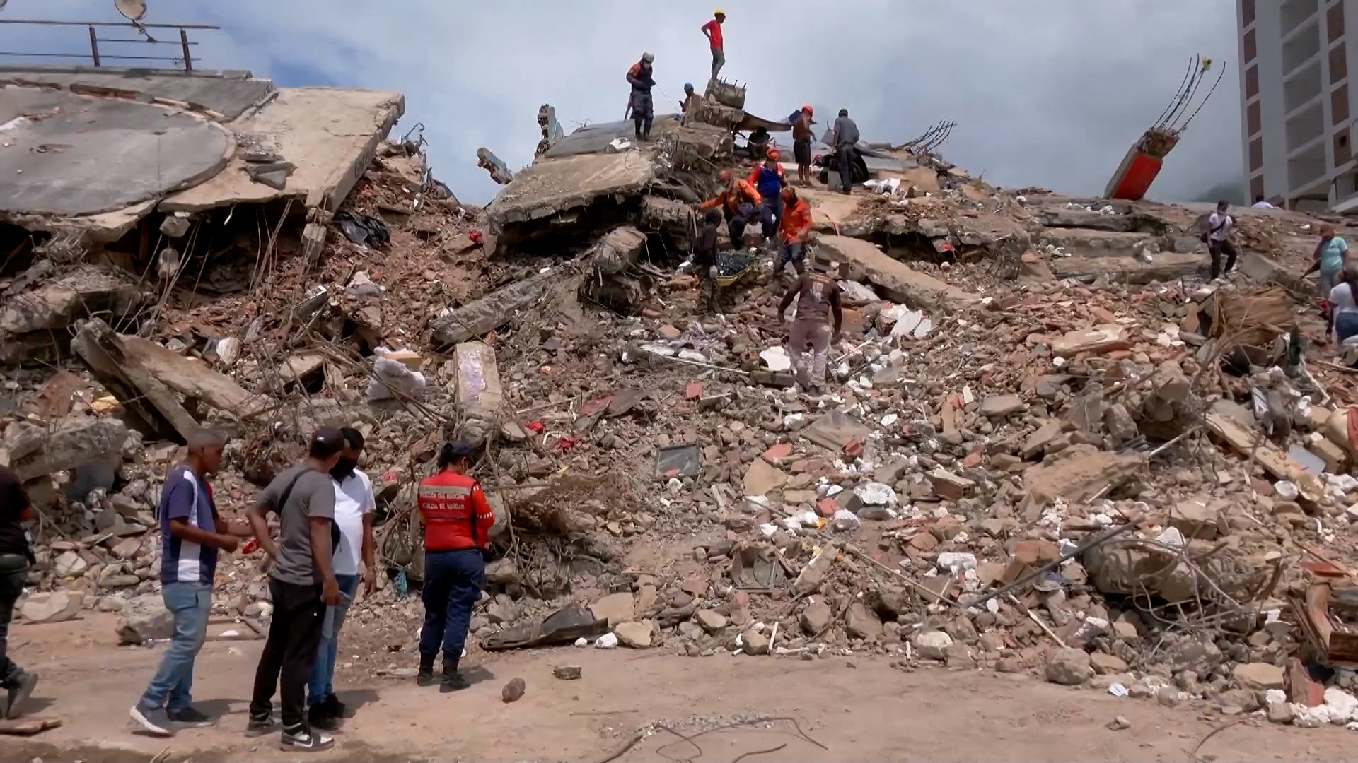 Desperate families search rubble weeks after Venezuela earthquakes
