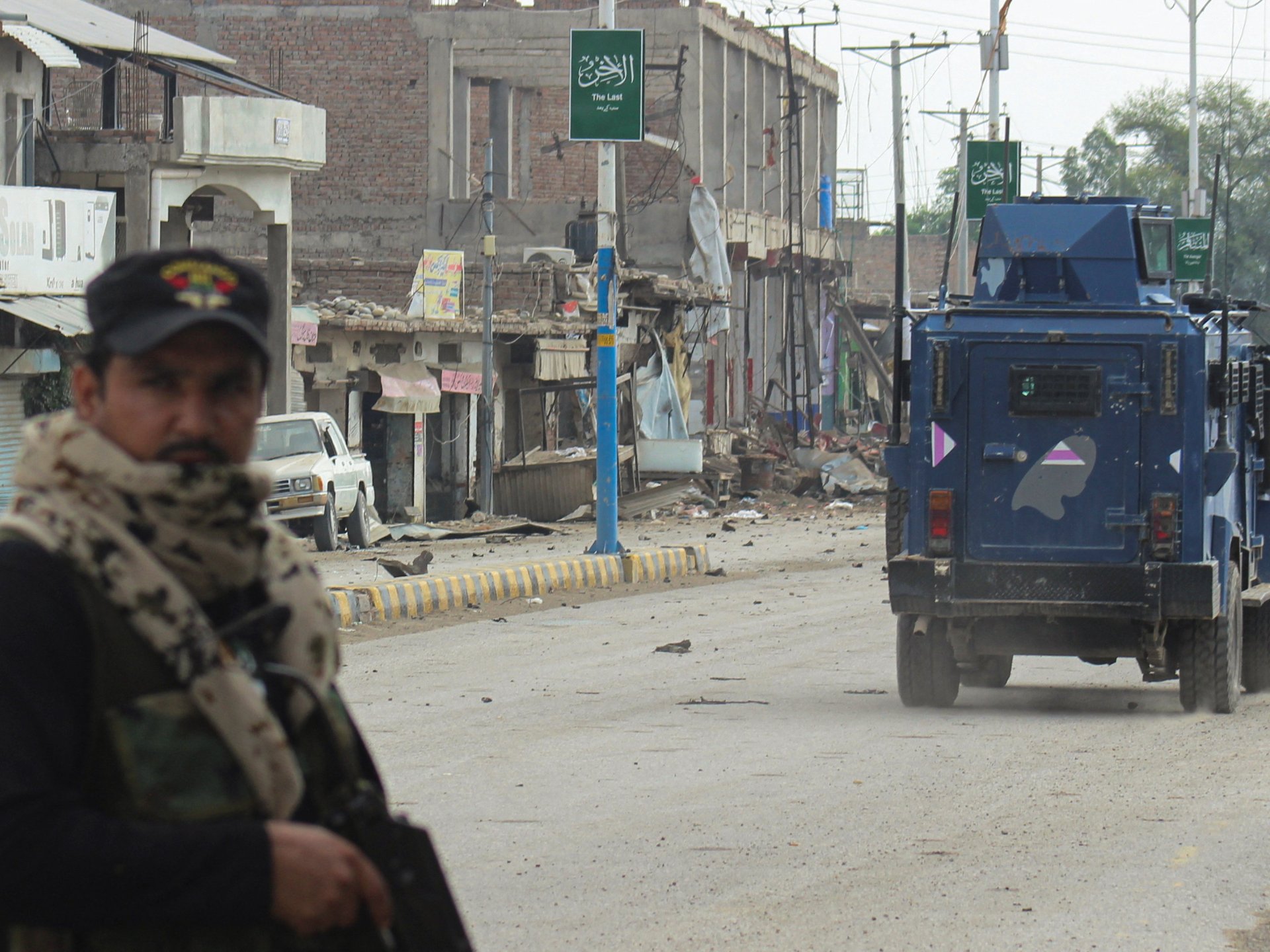 Car bomb attack kills 27 in northwest Pakistan
