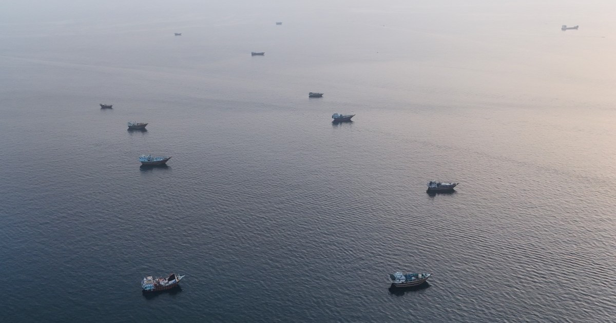 Oil prices rise as US, Iranian strikes threaten Strait of Hormuz reopening