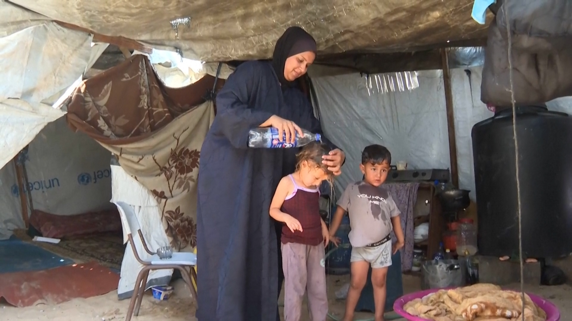 Scorching heat worsens suffering in Gaza’s displacement camps