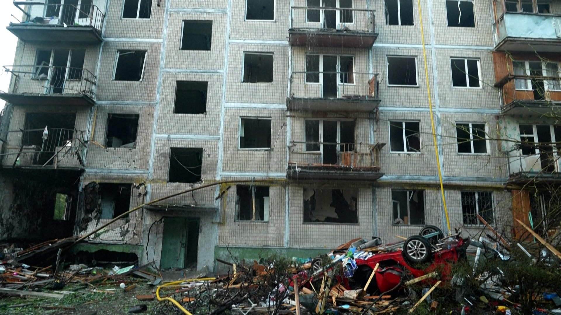 At least 9 people killed in Russian missile attacks on Kyiv