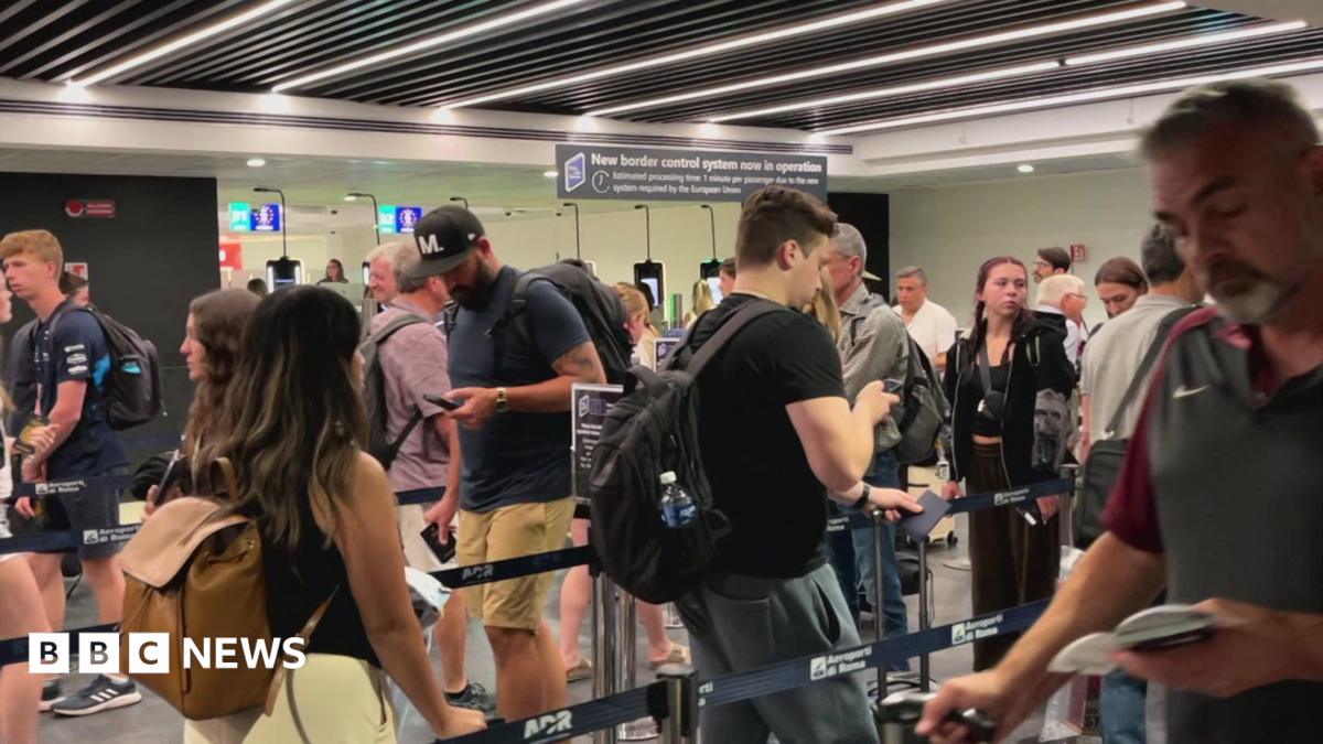 New EU border system tripling time at passport control, airport boss says