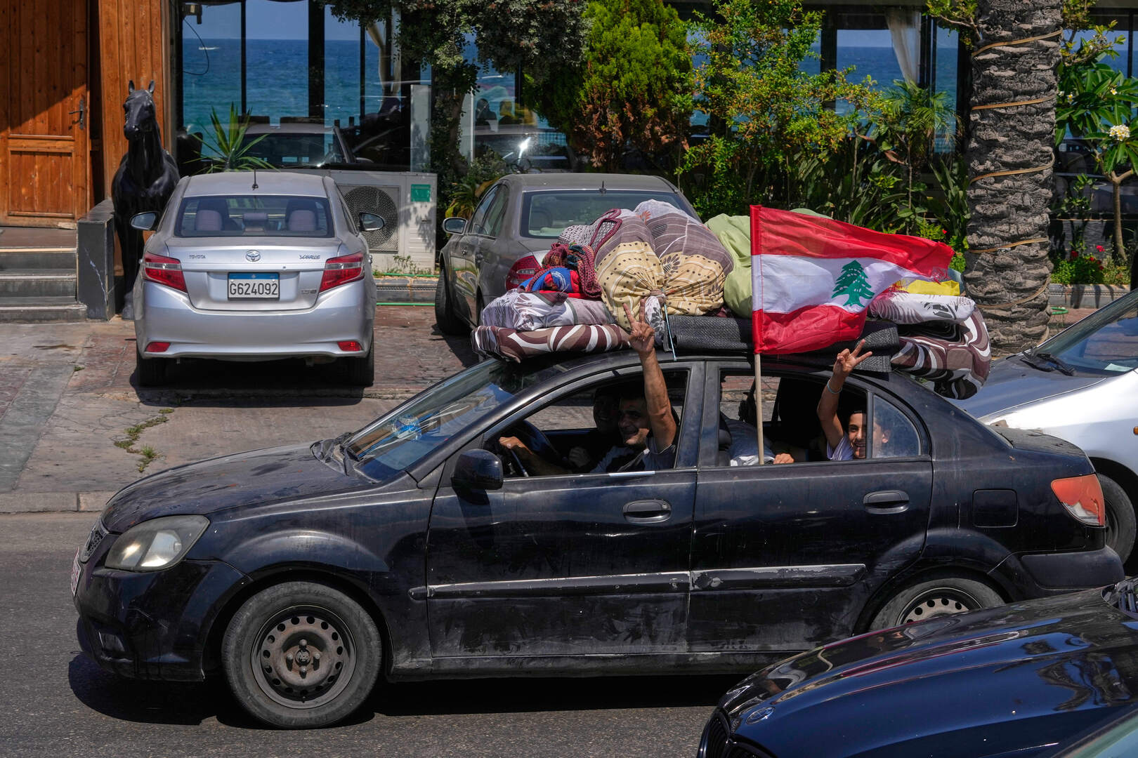 Displaced Lebanese return south under fragile ceasefire deal