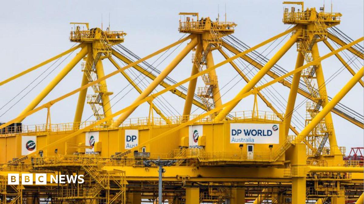 Australia dock workers call for 28-hour week in AI talks