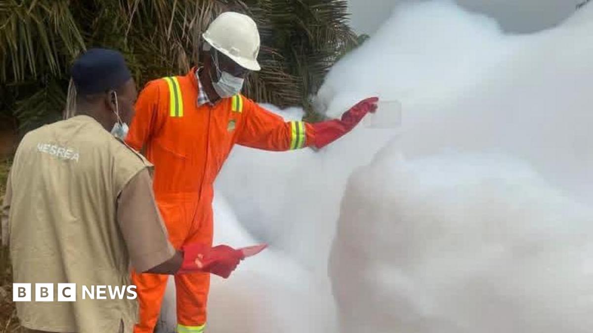 Mysterious white foam draws crowds on  Nigerian highway