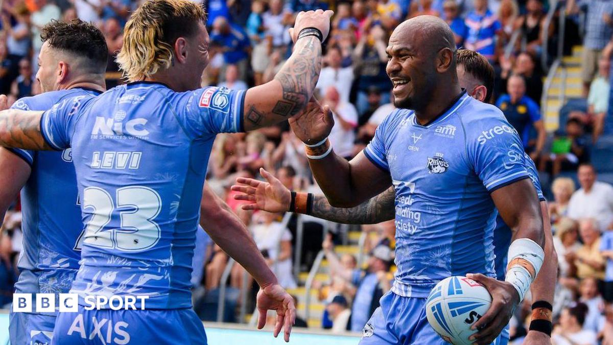 Sivo spree continues as leaders Leeds maul Hull KR