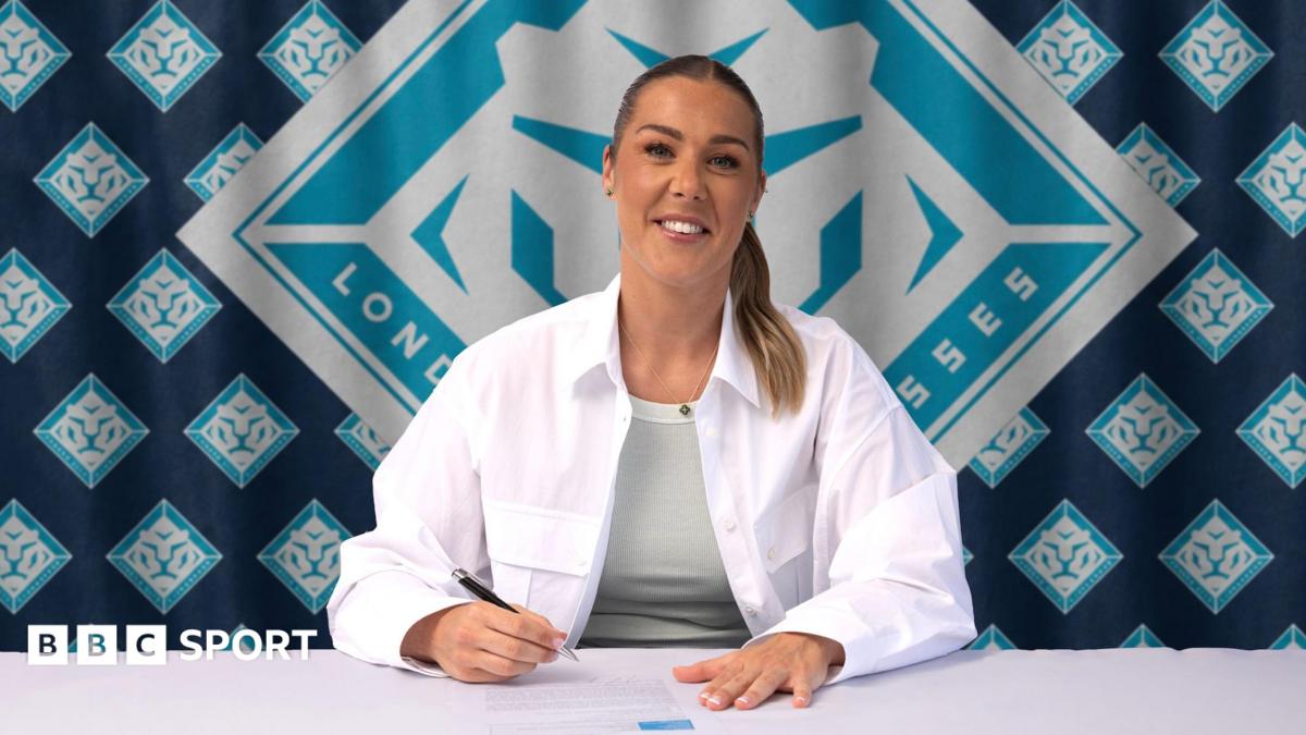 Former England goalkeeper Earps joins London City Lionesses