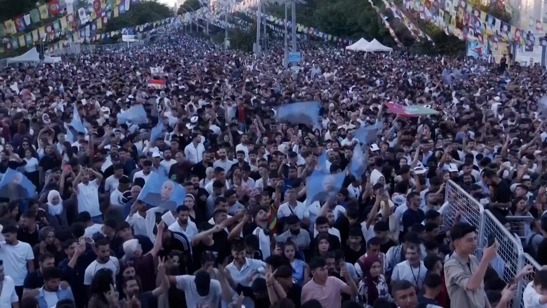 Thousands of Kurds gather in Turkiye to demand release of PKK leader
