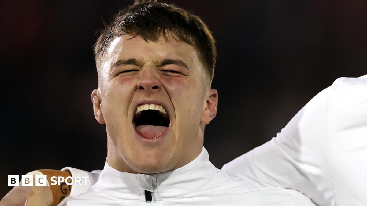 England Under-20 sent off for semi-final headbutt