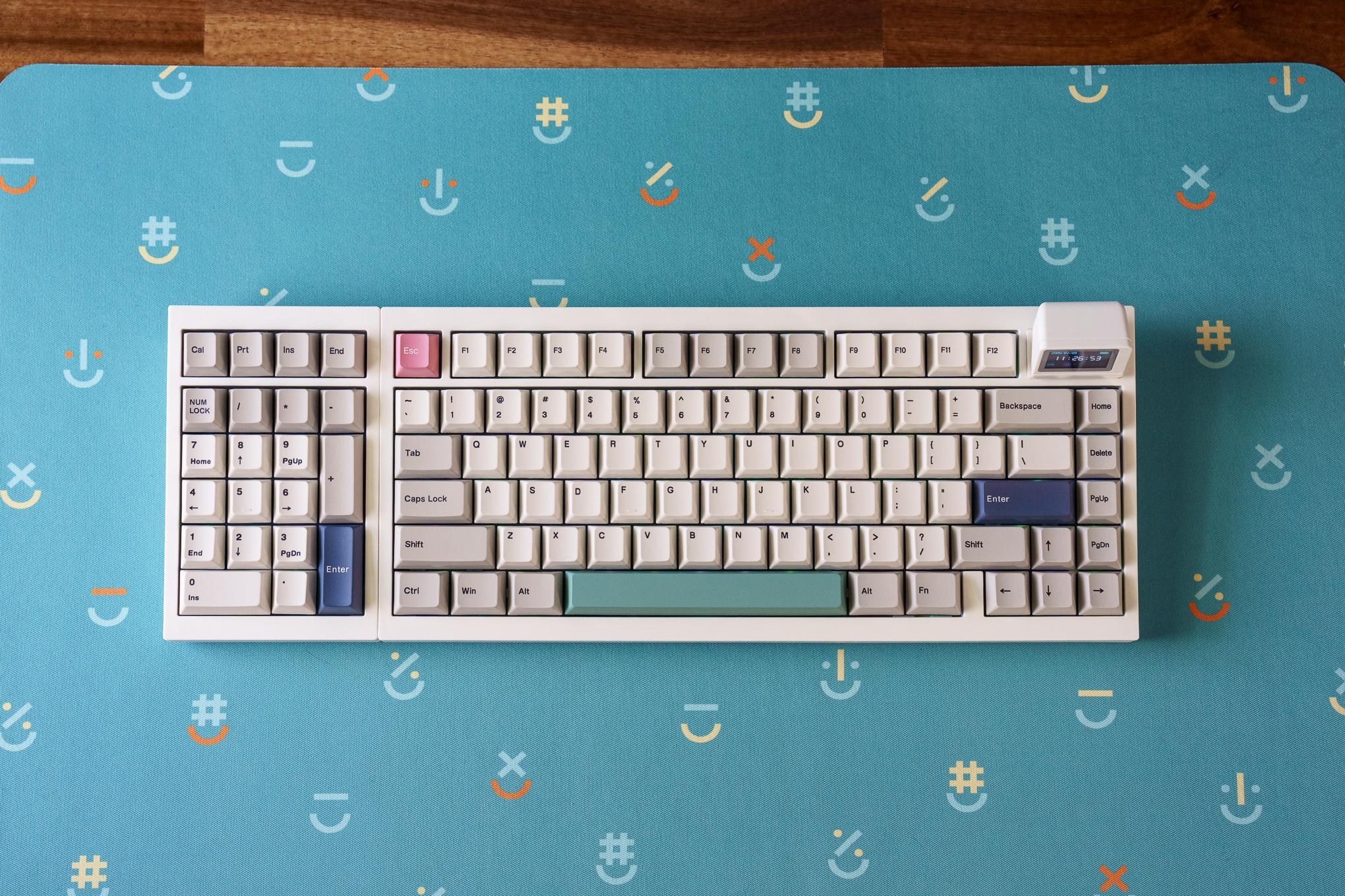 Hey number pad lovers, this is a keyboard we can finally agree on
