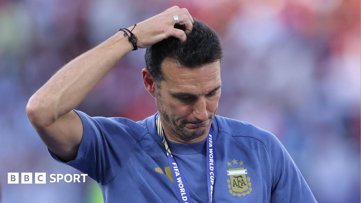 Argentina boss Scaloni leaves news conference in tears talking about his future