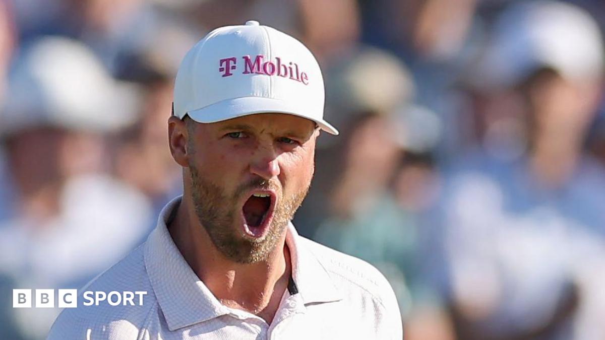 Clark blocks out noise to stumble to US Open title