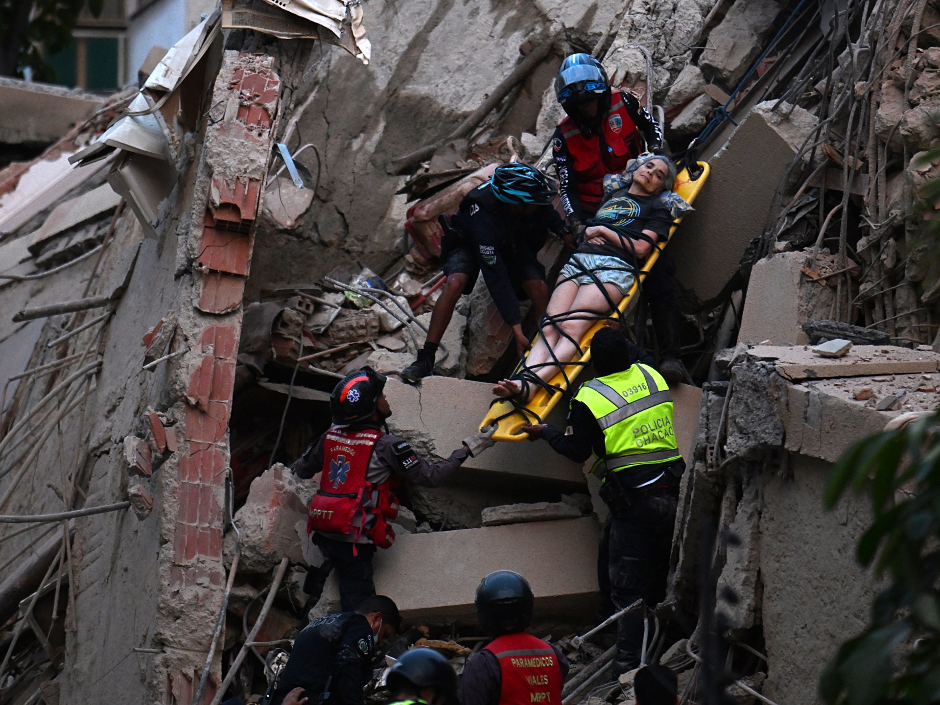 Venezuela grapples with deadly twin quakes, over 700 injured so far