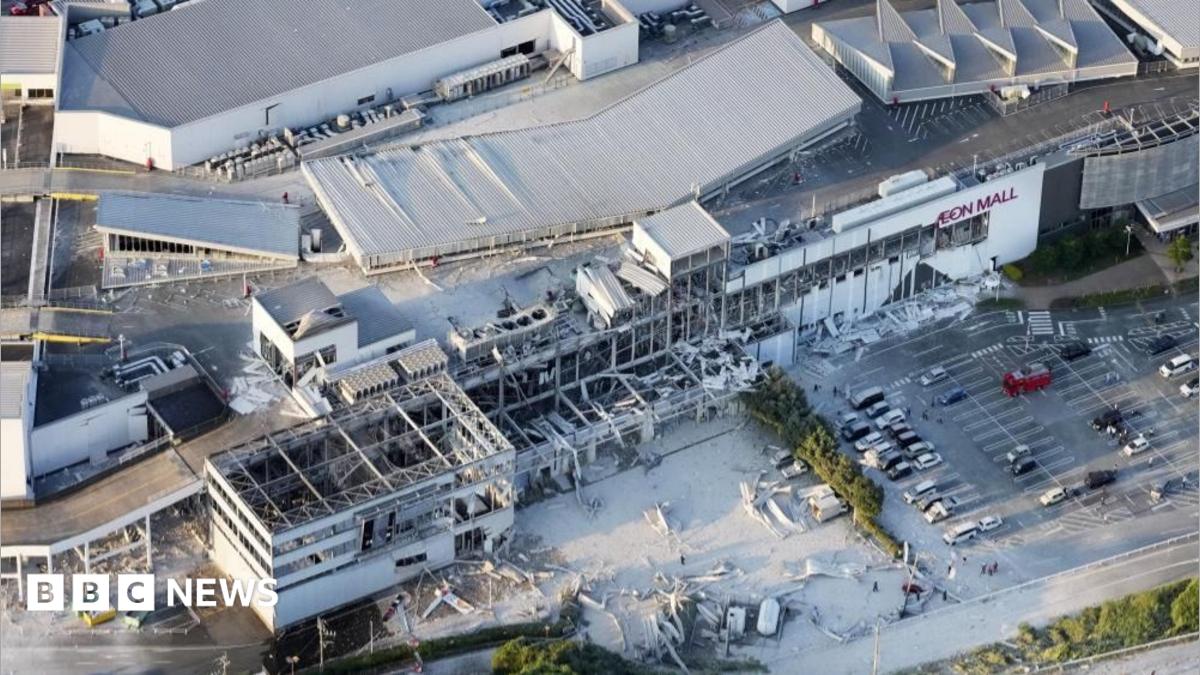 People trapped inside Japan shopping centre after earthquake