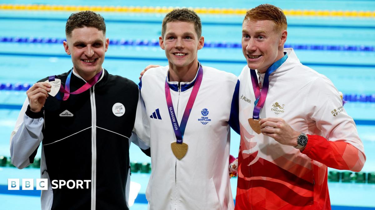 Scott overcomes pressure and big pal Dean to give Scotland golden start