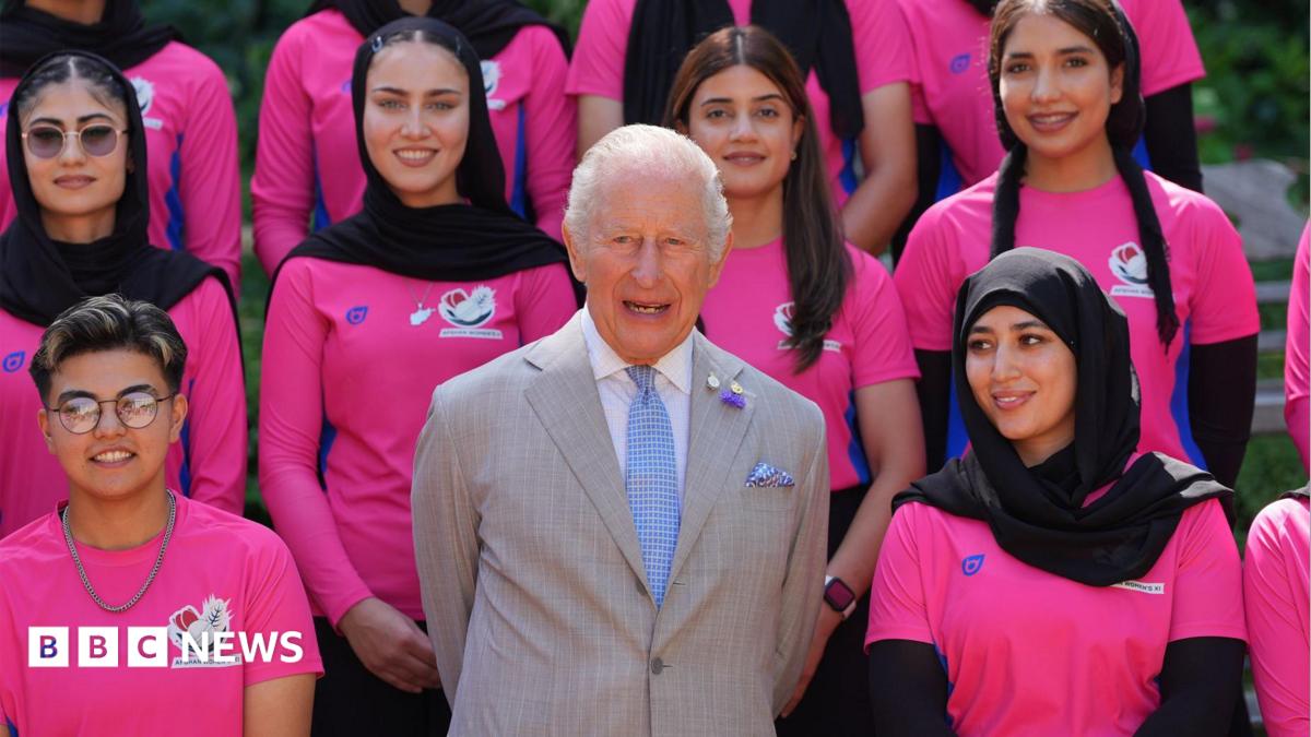 King meets women's cricket team that is not allowed to exist