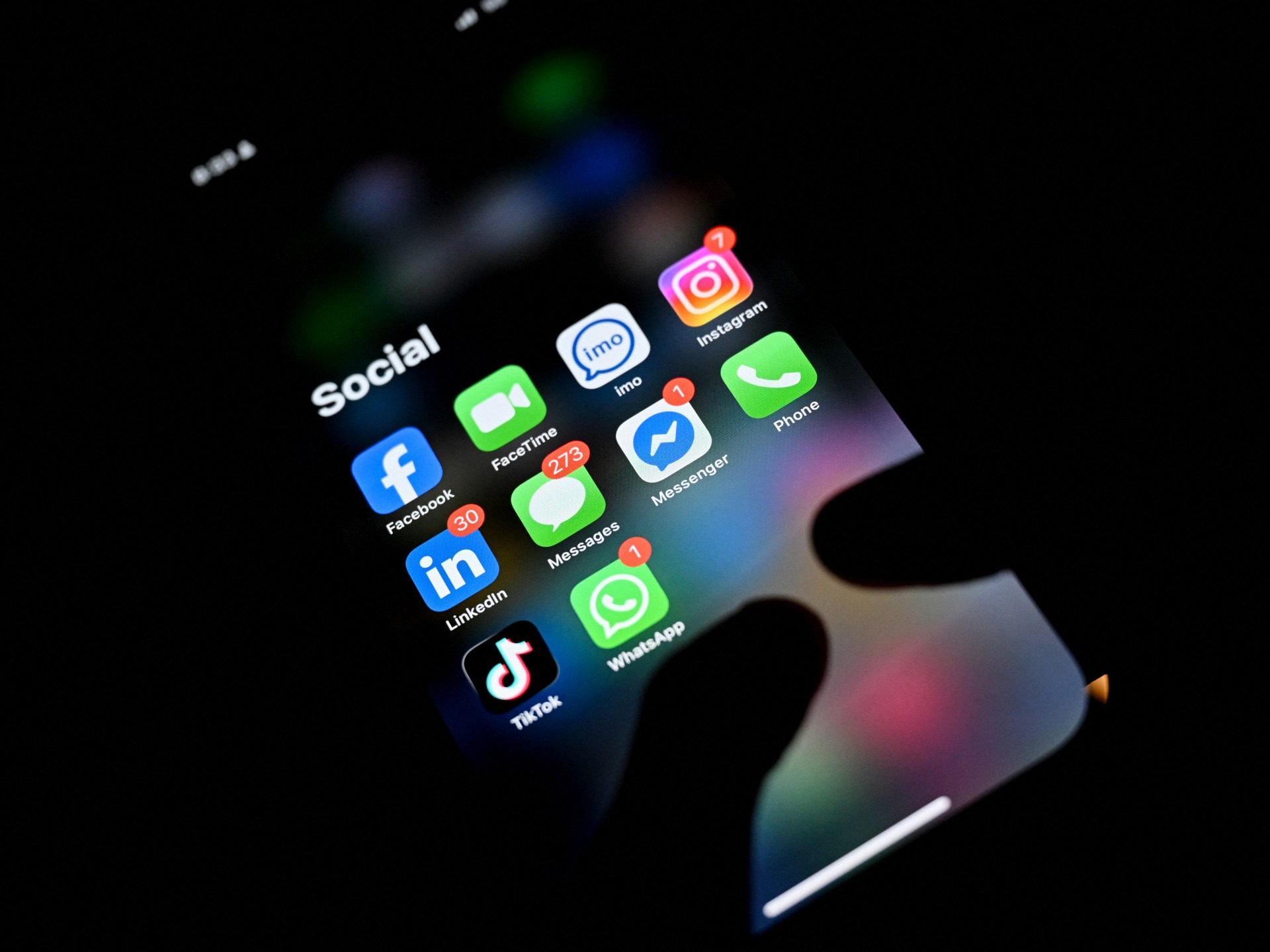 Why do AI models struggle with online hate speech detection?