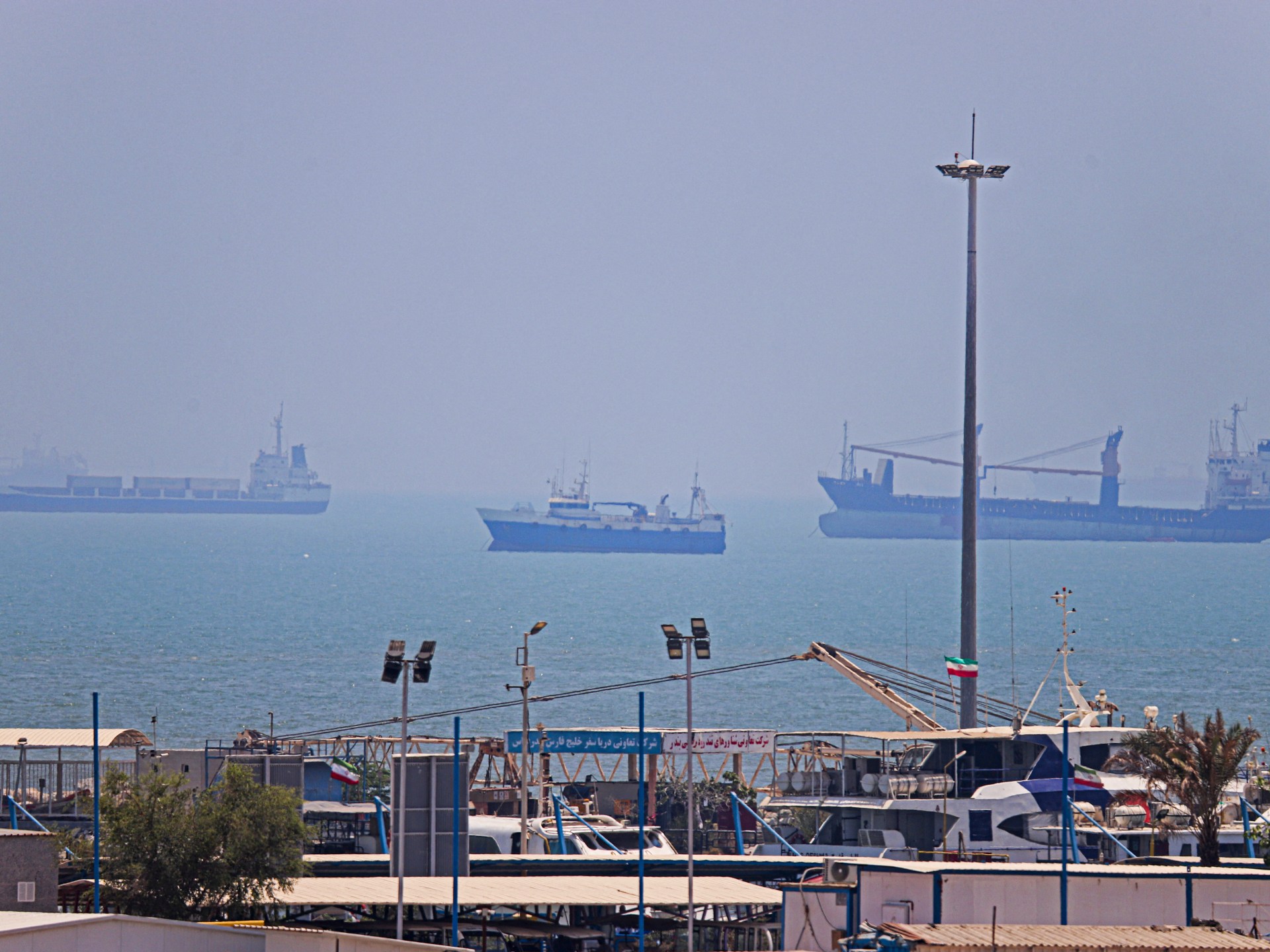 Why has the UN paused plans to evacuate sailors from the Strait of Hormuz?