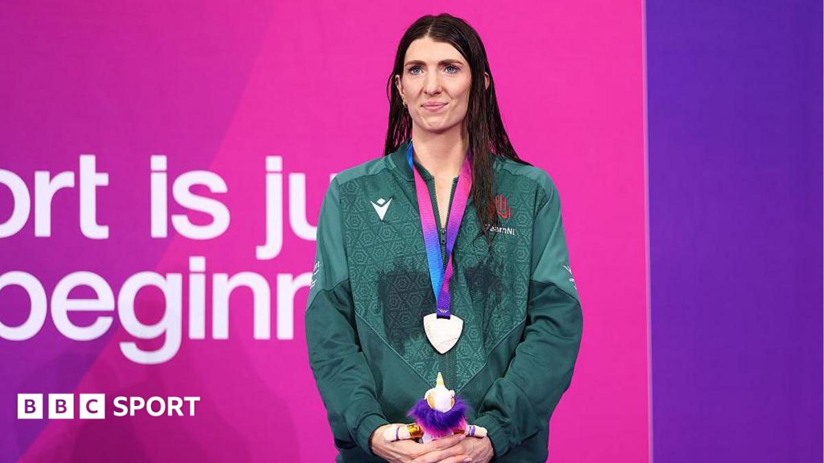 Firth wins NI's first medal with bronze in S14 200m