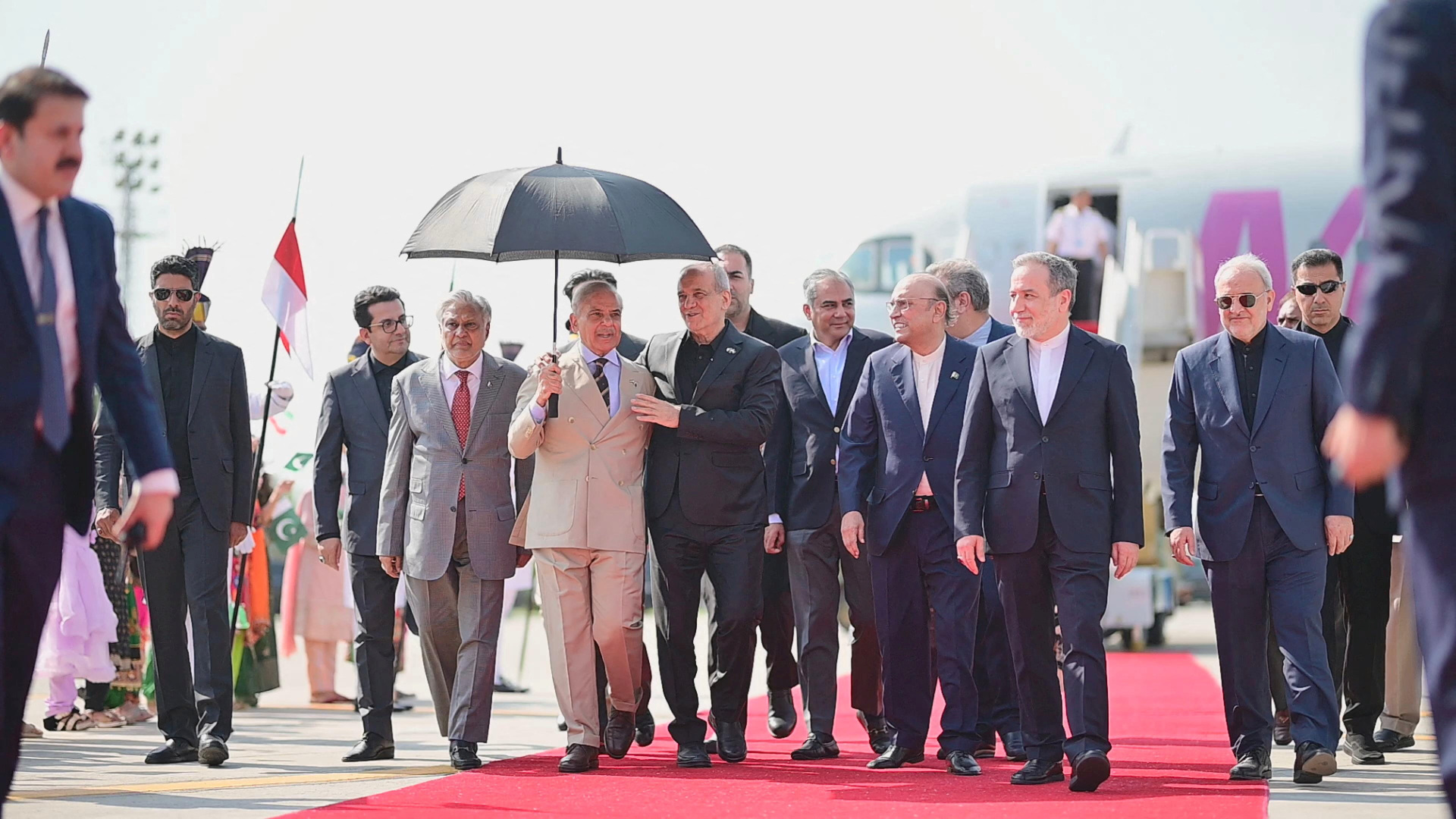 Iran’s president arrives in Pakistan for peace talks