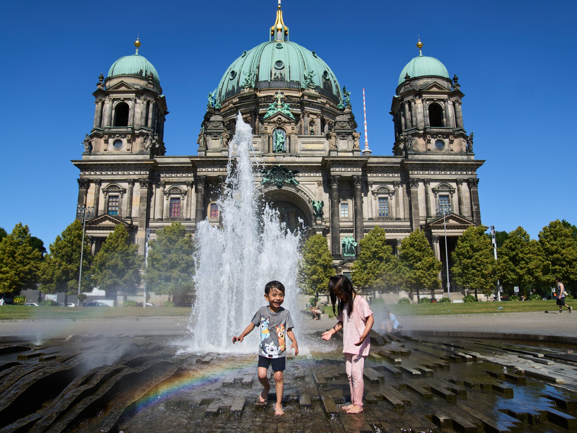 Germany braces for record-breaking temperatures as heatwave moves east