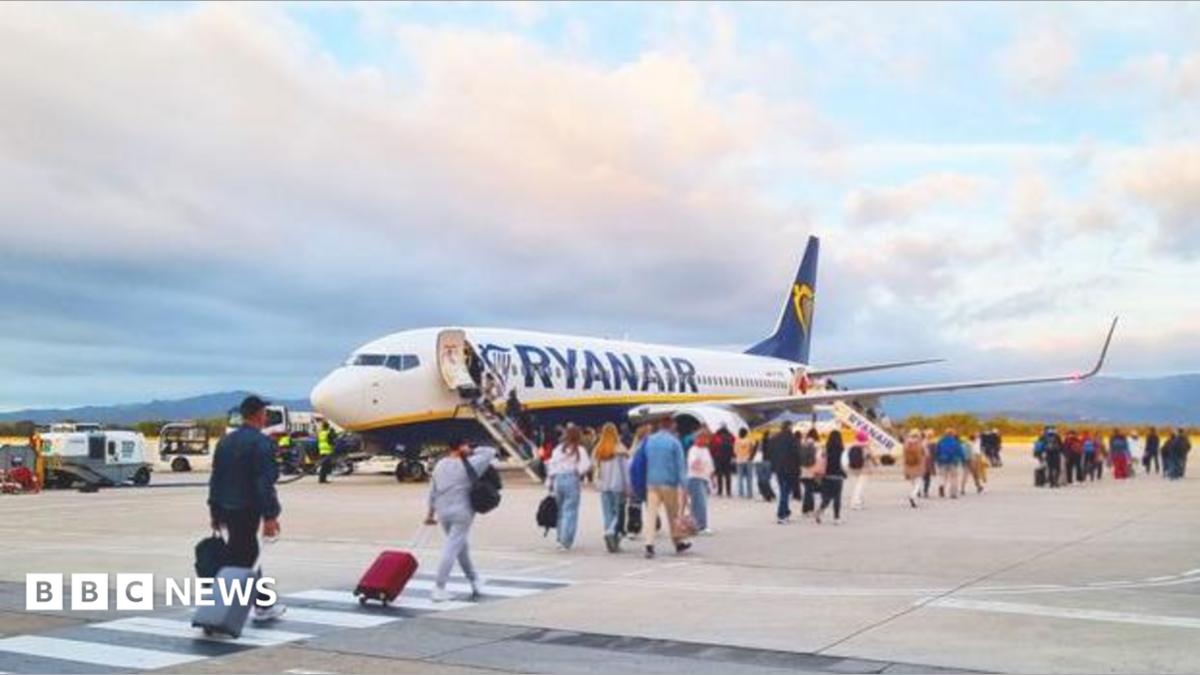 Ryanair 'reluctantly' agrees to let parents sit with children for free