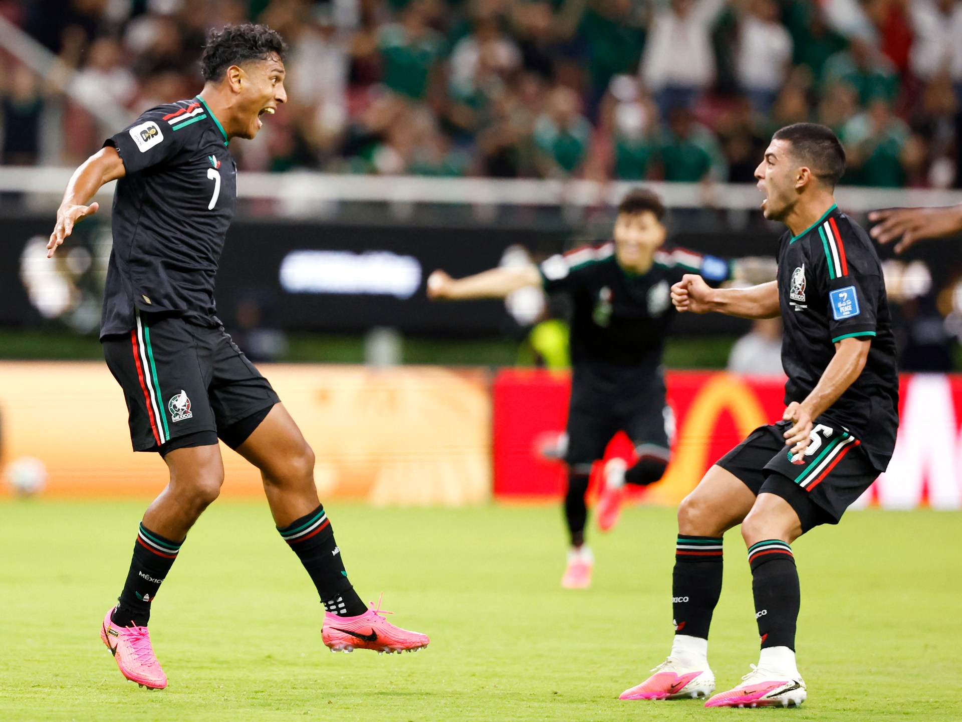 Mexico beat South Korea 1-0, become first team to reach World Cup knockouts