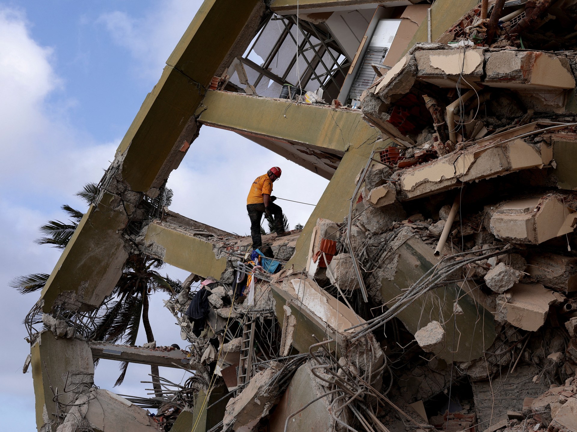 In pictures: Venezuela earthquakes death toll surpasses 1,700
