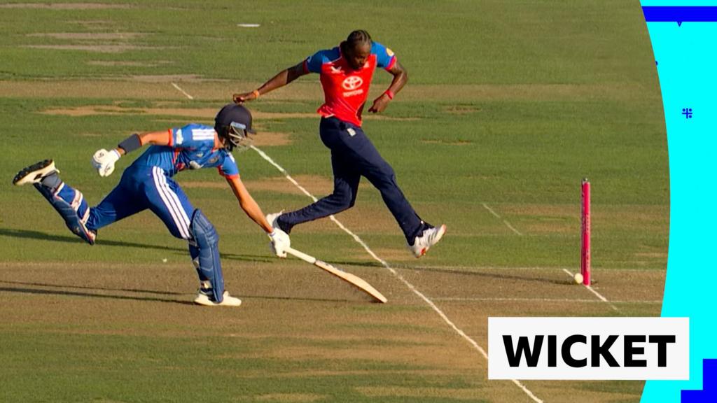 Archer gets into the World Cup spirit with clever run out