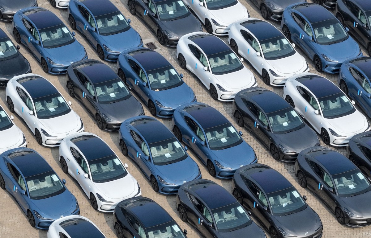 Tesla spending skyrockets as Cybercab, Semi, Megapack production timeline slips