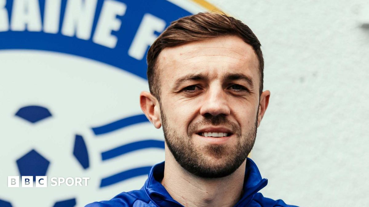 Coleraine sign NI winger McMenamin from St Mirren