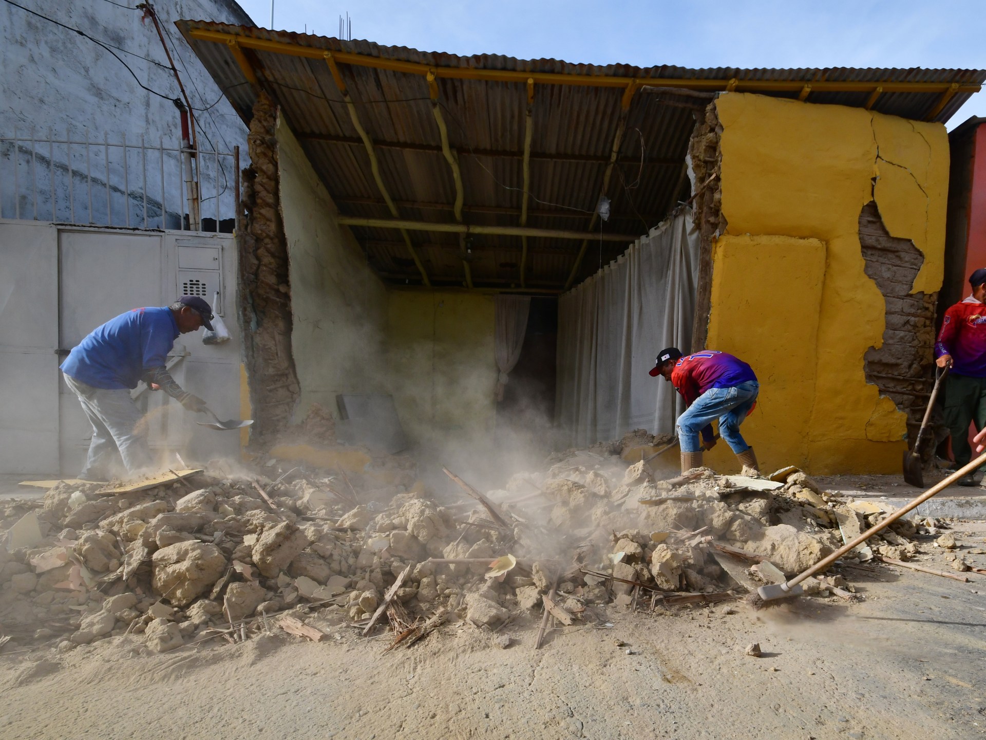 Economic losses mount as Venezuela earthquake death toll grows