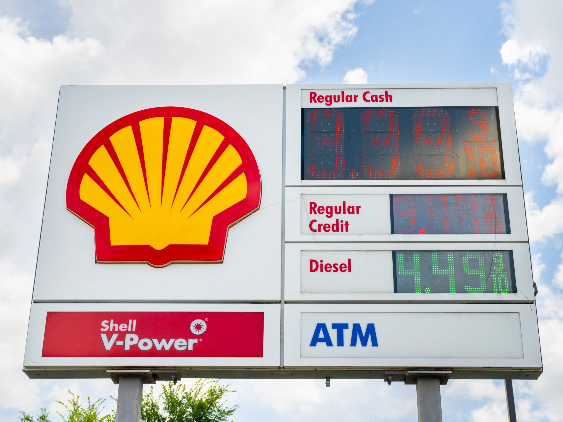 US consumer prices drop in June as energy costs tumble