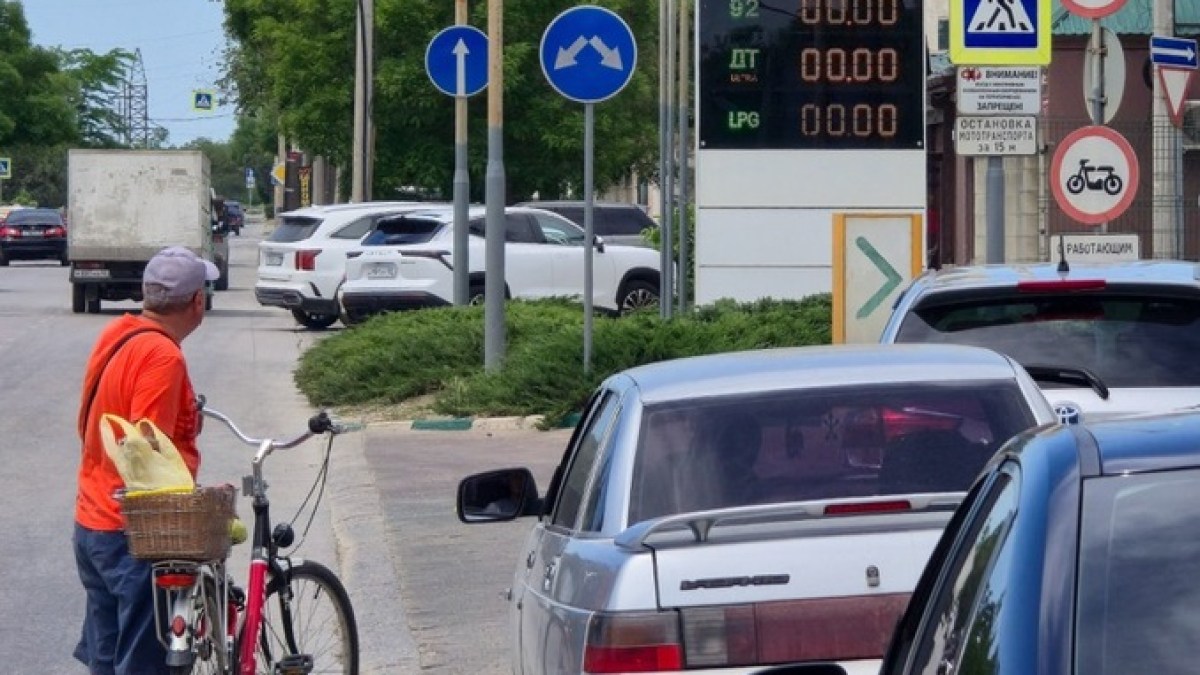 Crimea halts fuel sales after Ukraine strikes cause shortages