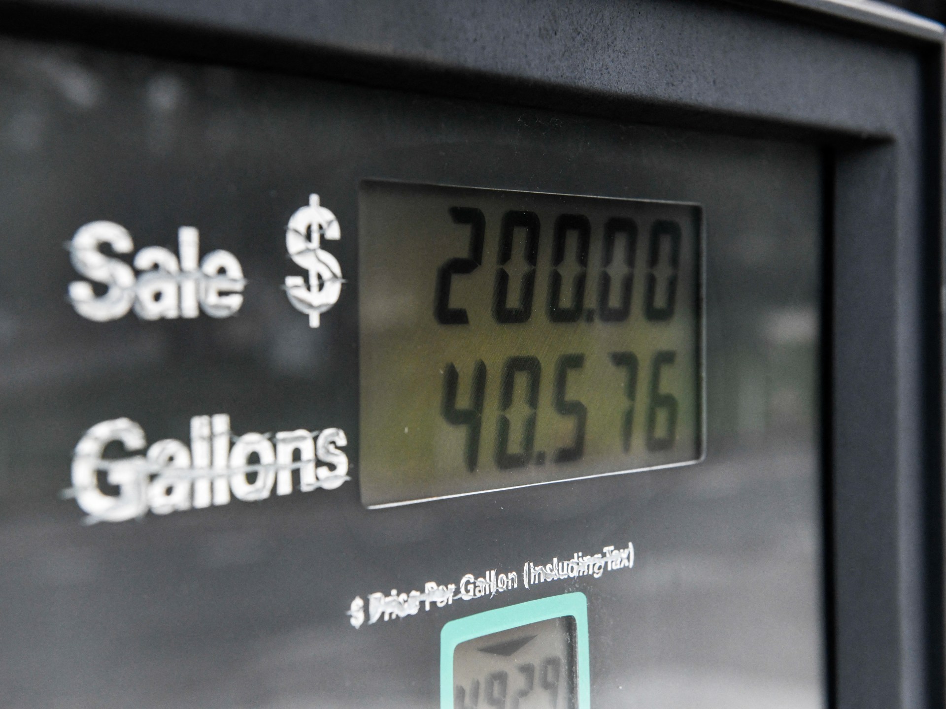 Petrol prices climb as US–Iran tensions disrupt markets
