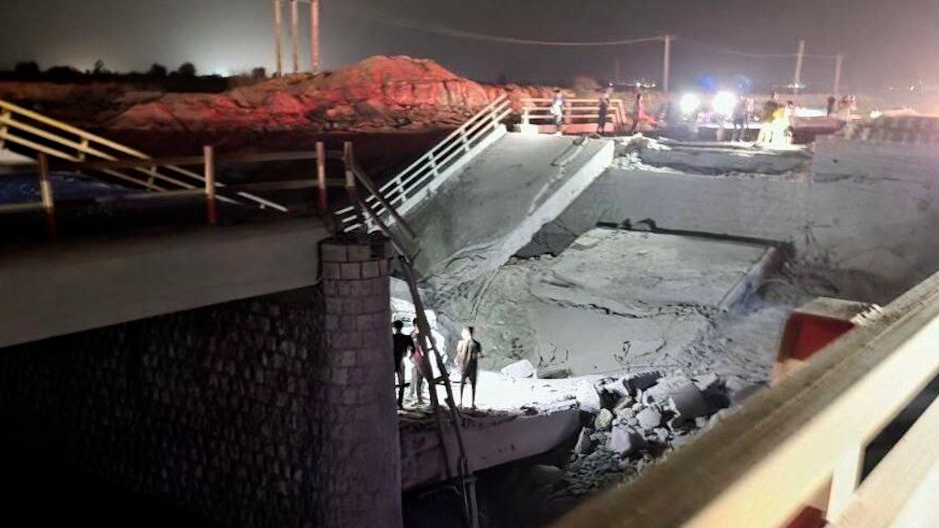 US strikes destroy key bridges, tower in southern Iran