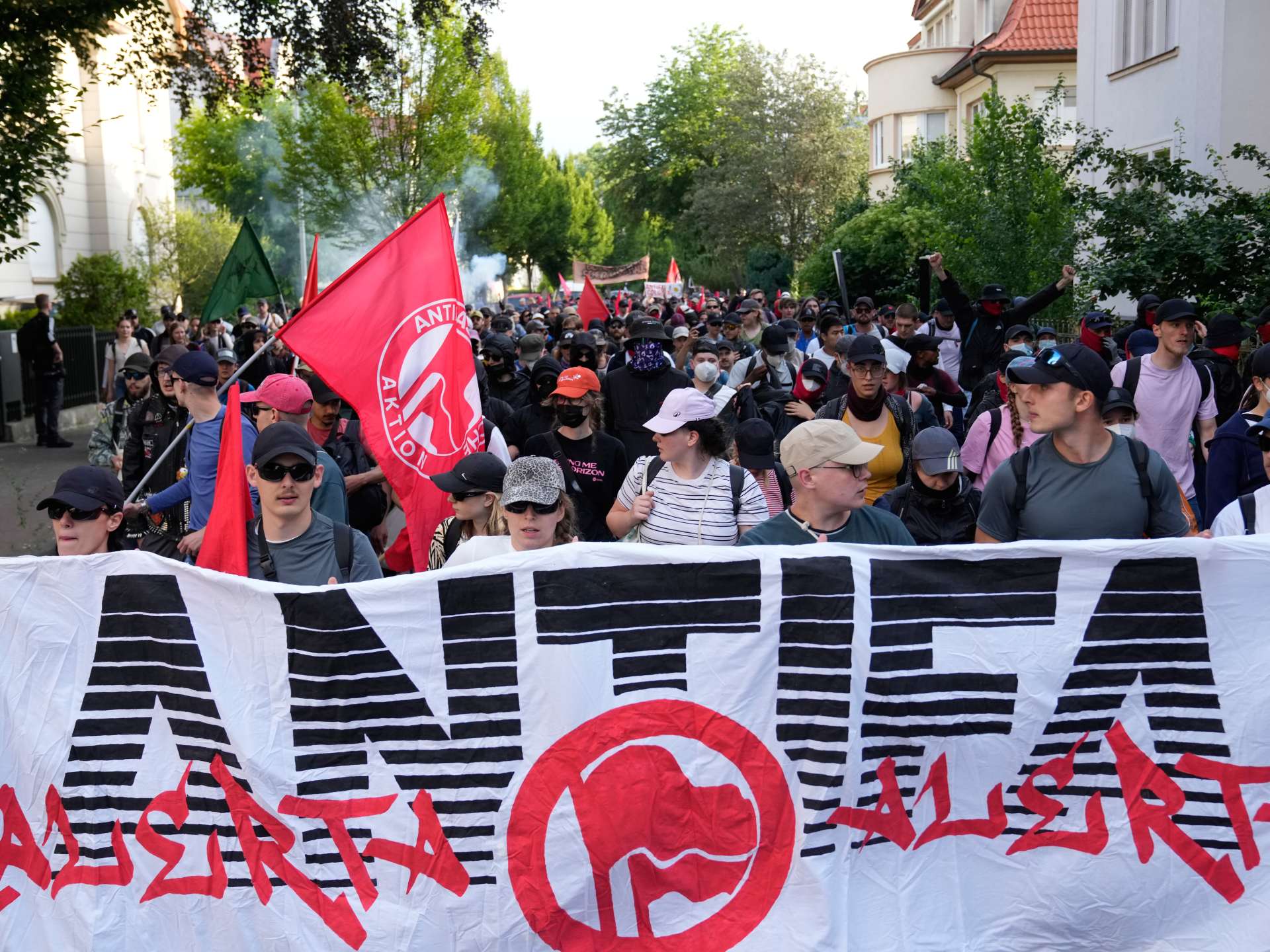 Thousands protest in Germany as far-right AfD party meets