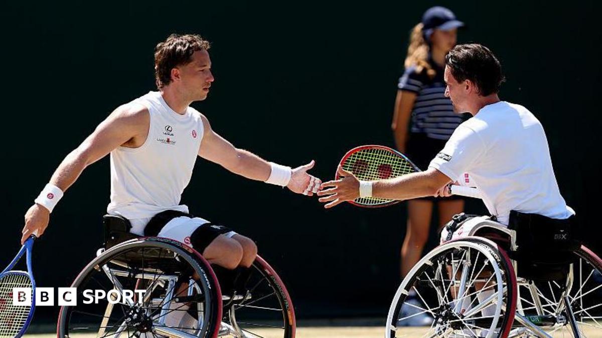 GB's Hewett keeps alive hopes of Wimbledon double