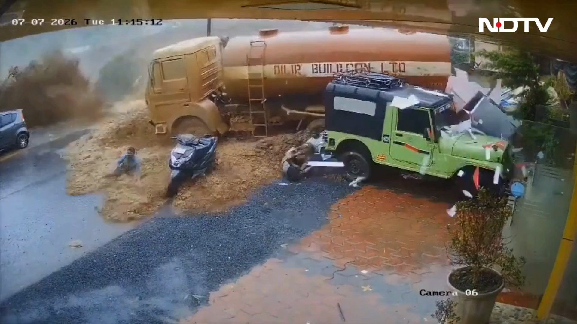 Deadly  landslide buries tunnel construction site in India
