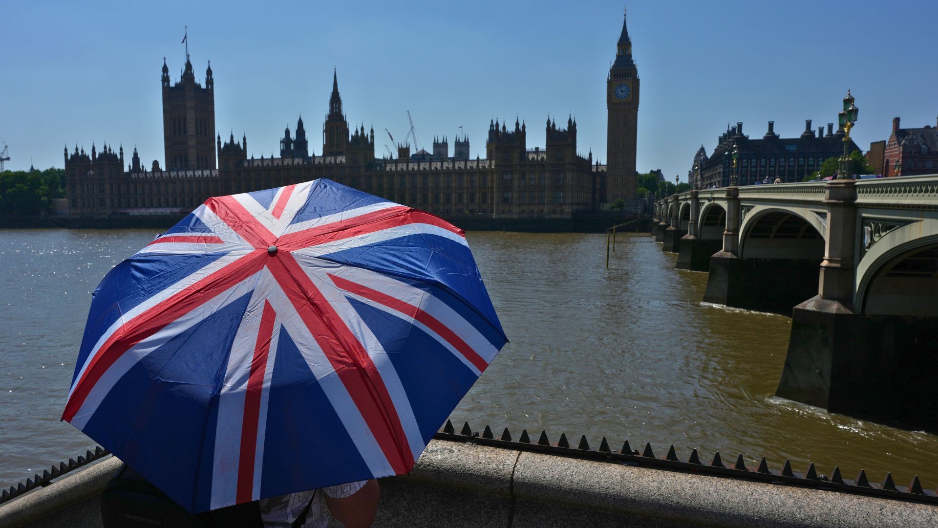 More than 2,700 deaths in UK linked to May, June heatwaves