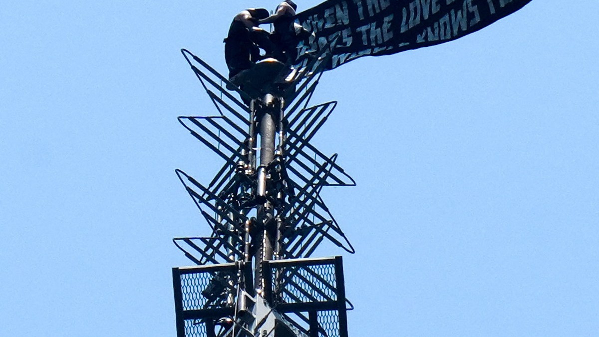 Couple arrested after daring Empire State marriage proposal stunt