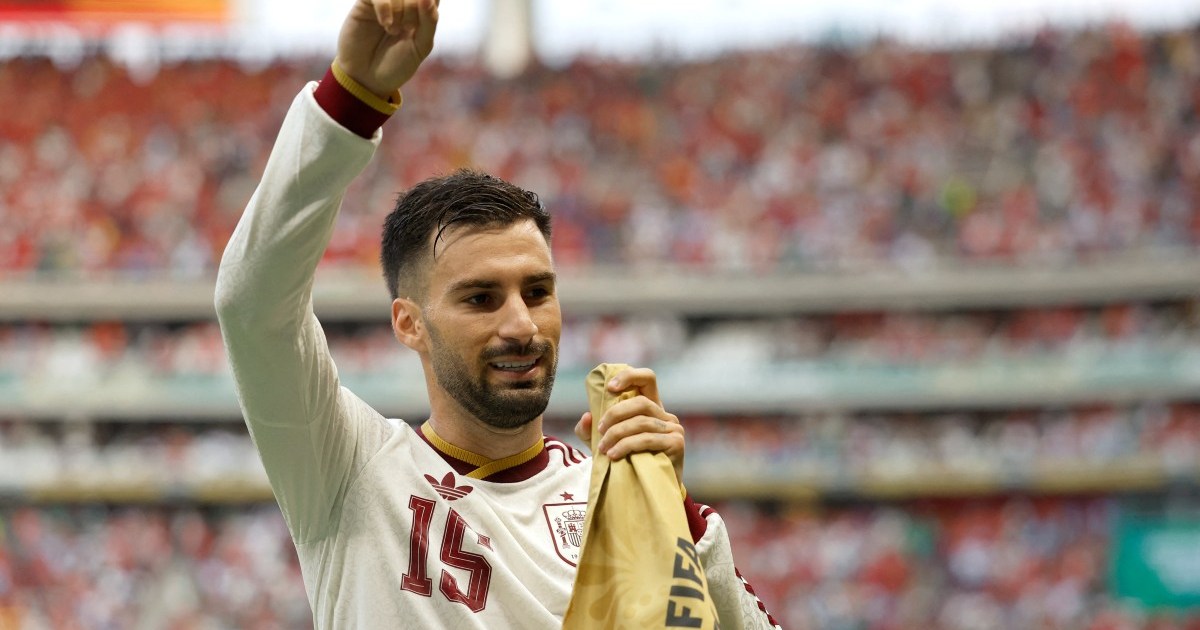 Spain beat Uruguay 1-0 to clinch World Cup Group H top spot