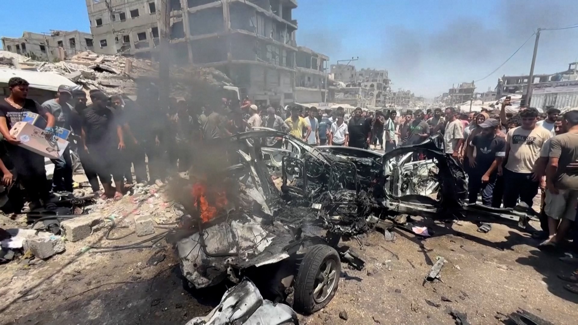 Israeli air strike injures 14 in Gaza City
