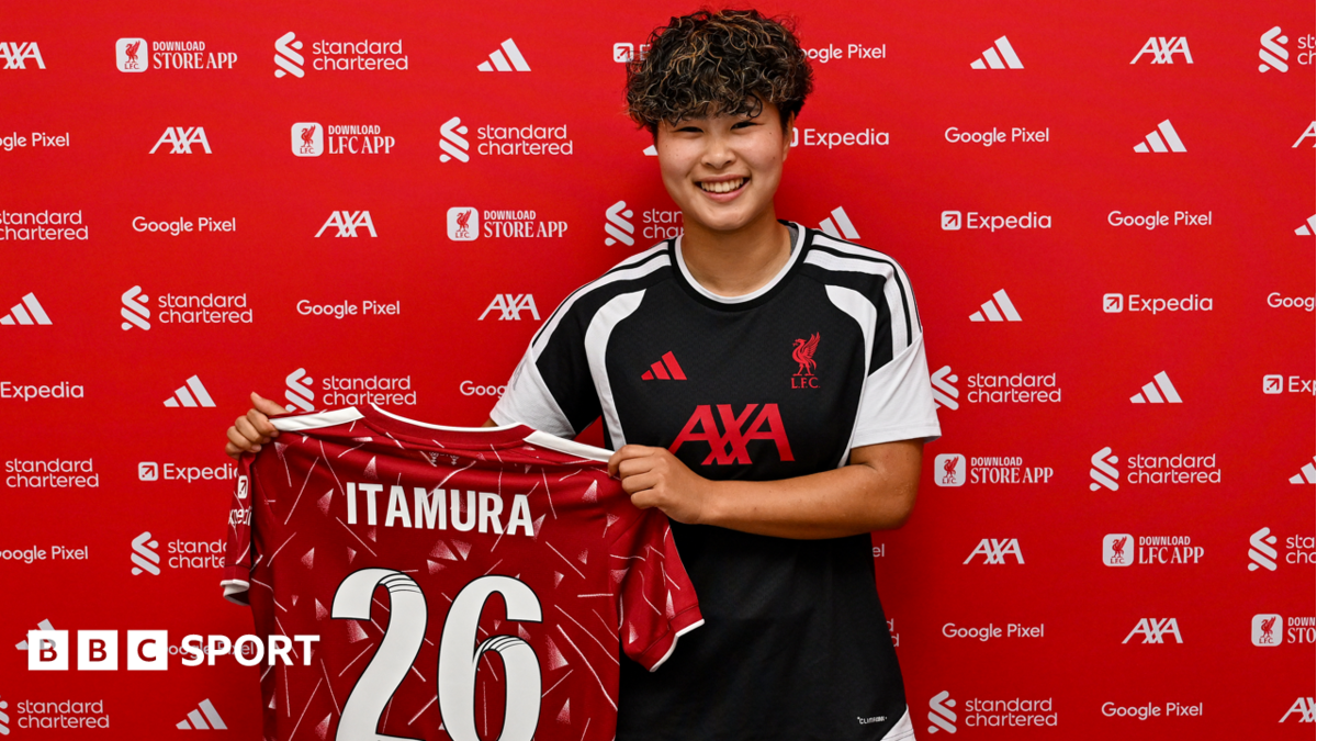 Liverpool sign midfielder Itamura from Feyenoord