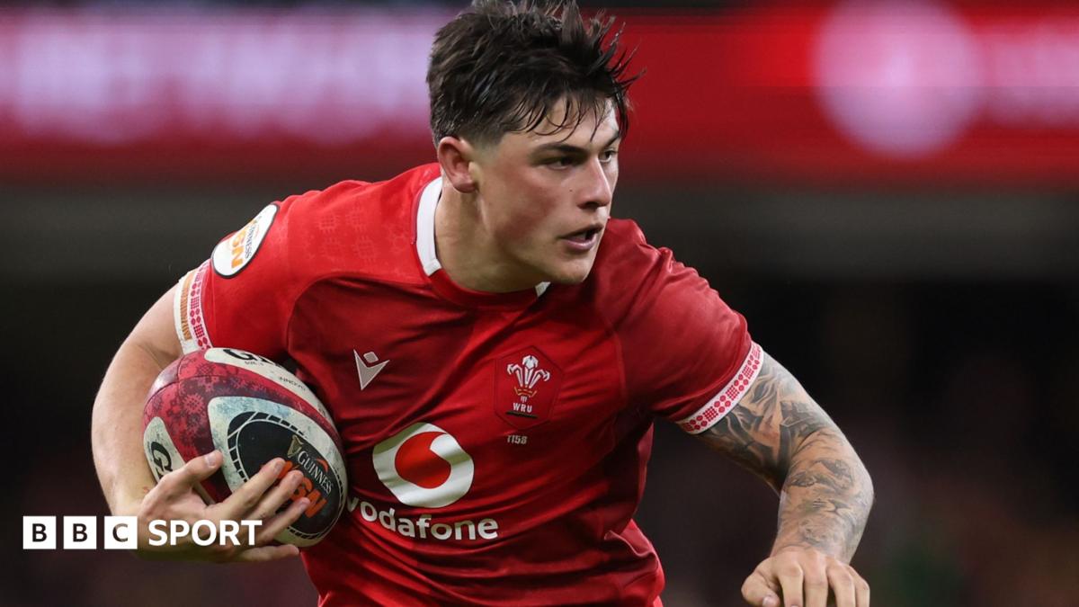 Rees-Zammit reverts to Wales wing for Fiji test